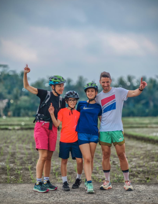 family foto cycling tour in Ubud Bali