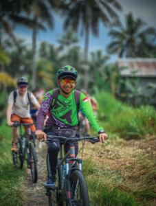 guide cycling tour in Ubud Bali