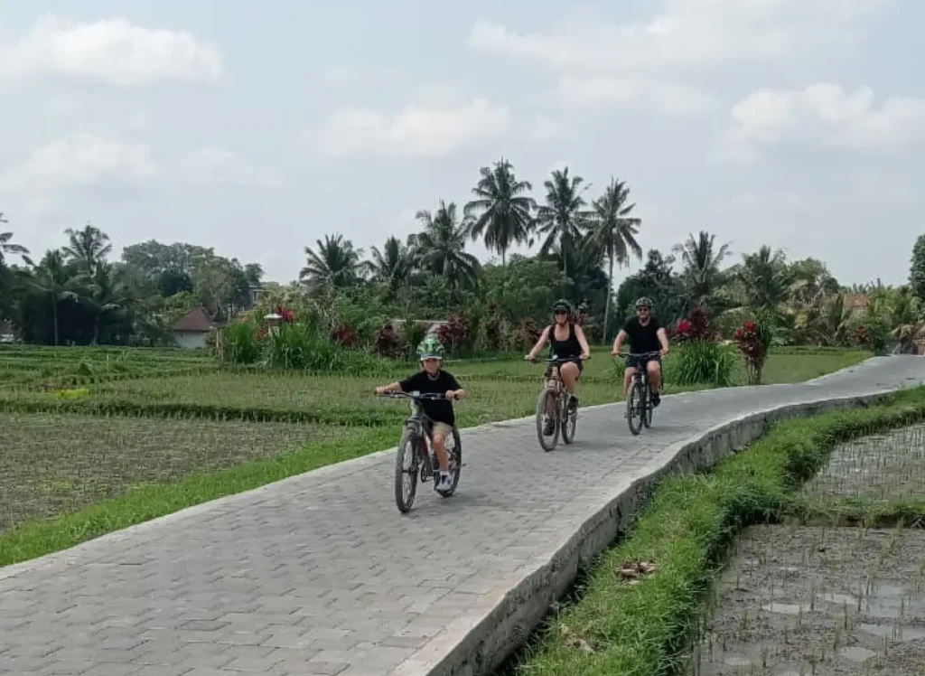 how long does an Ubud bike tour take